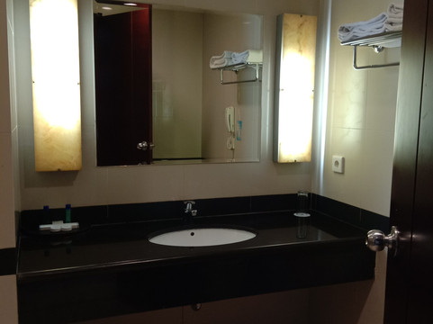 方舟塔酒店主图