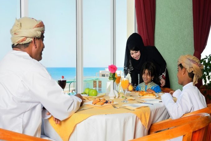 苏尔海滩假日度假酒店主图