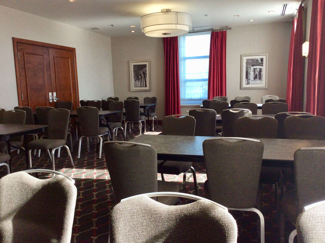 Four Points by Sheraton Hotel & Conference Centre Gatineau-Ottawa主图