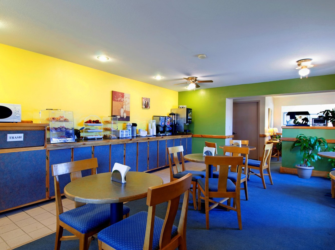 Americas Best Value Inn Garden City主图