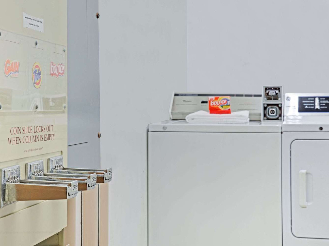 夏洛特-大学广场麦客达套房酒店主图