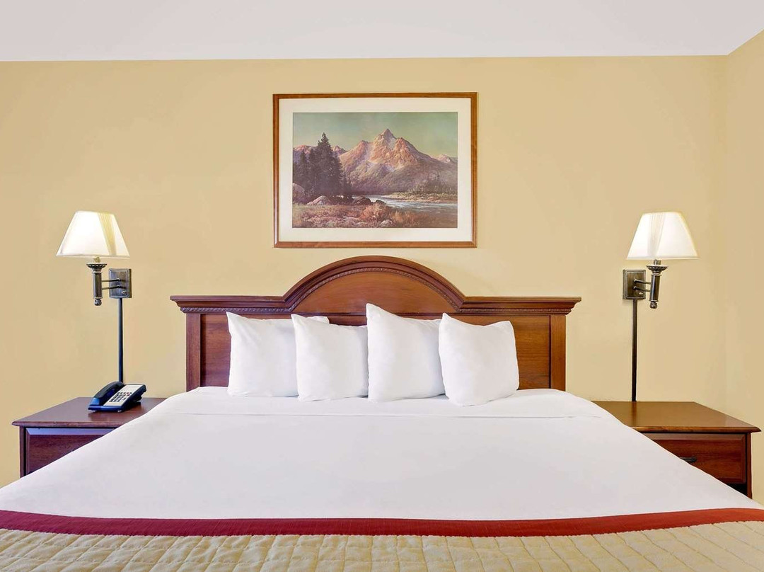 Pinedale Hotel & Suites主图