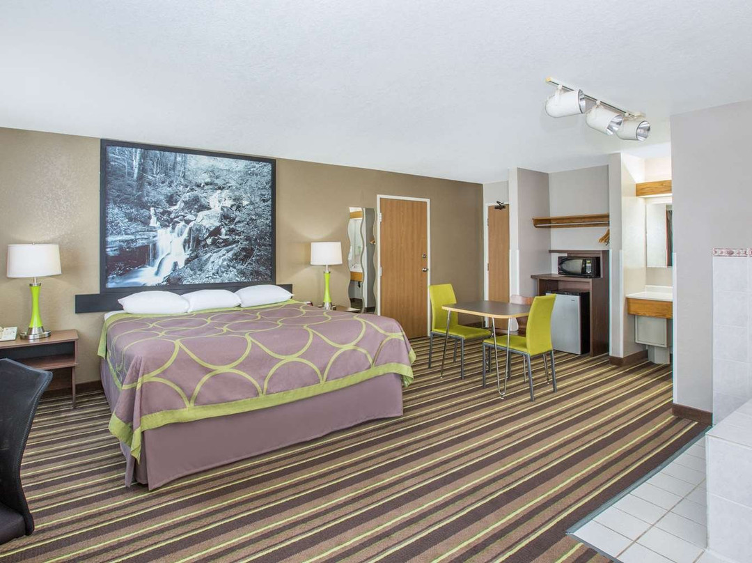 Super 8 by Wyndham Brookings主图