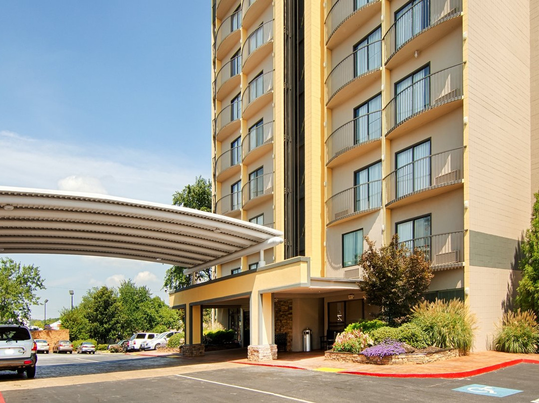 亚特兰大机场东贝斯特韦斯特优质酒店主图