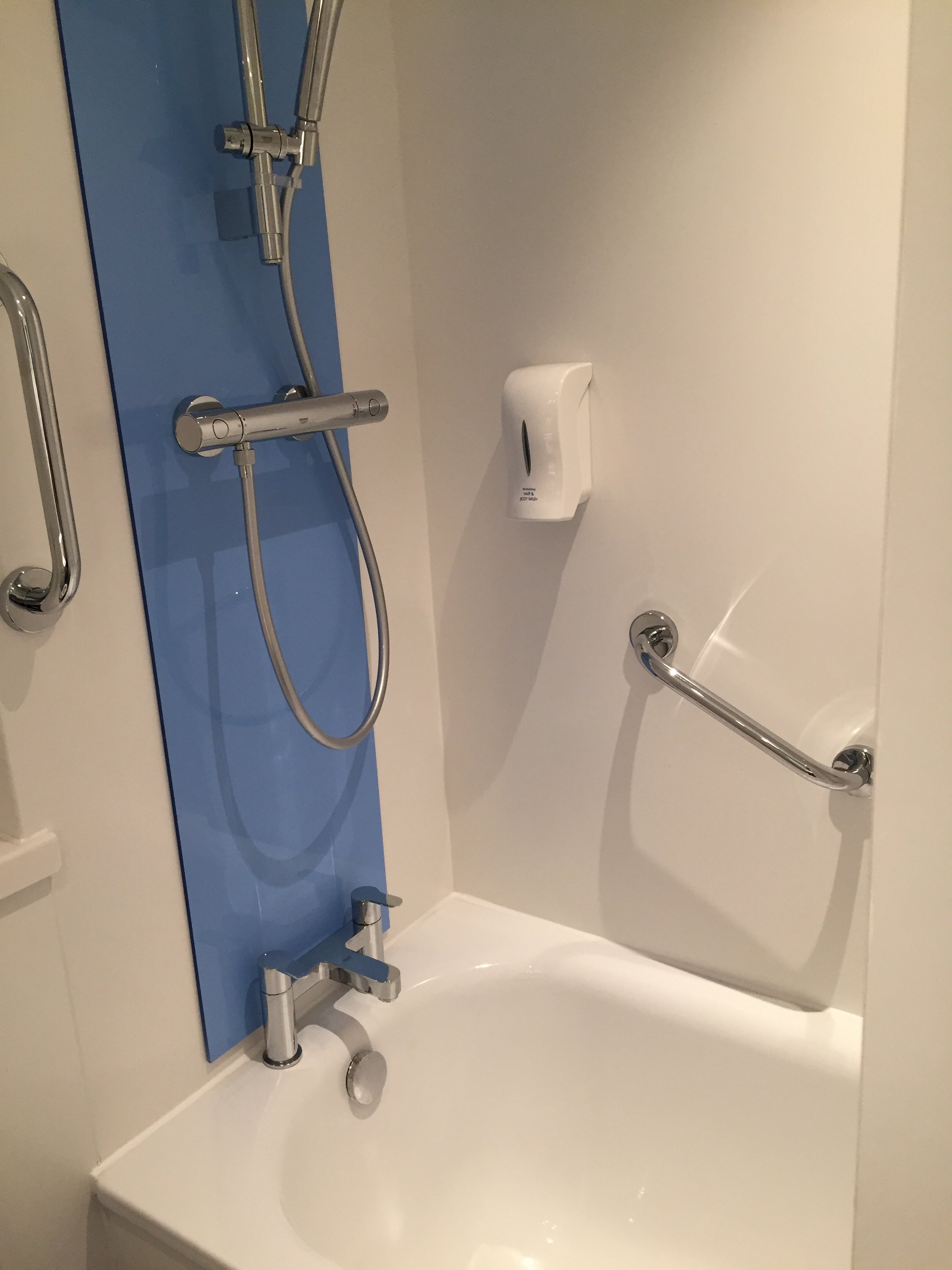 Travelodge Stirling City Centre-浴室