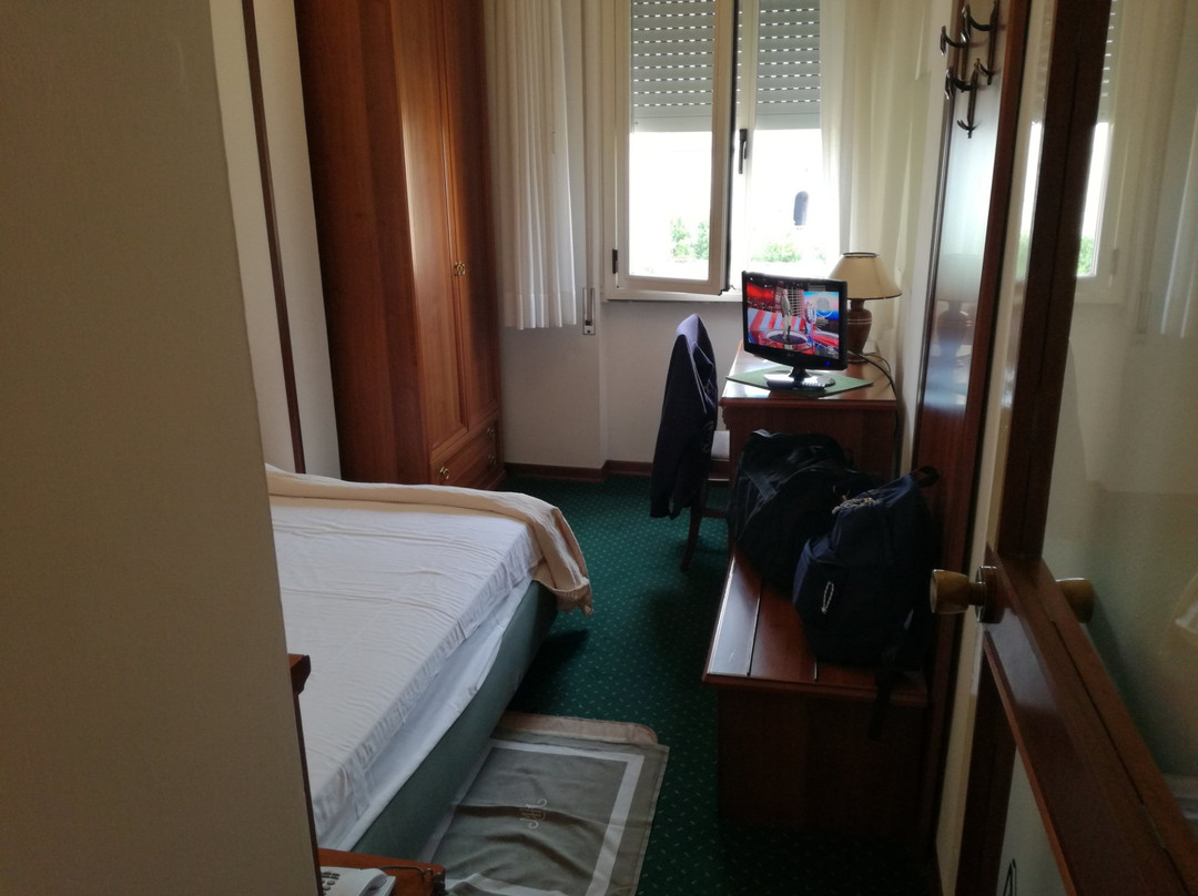 曼坦那酒店主图