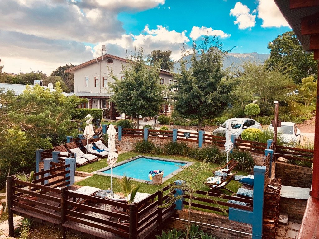 A Hilltop Country Retreat主图