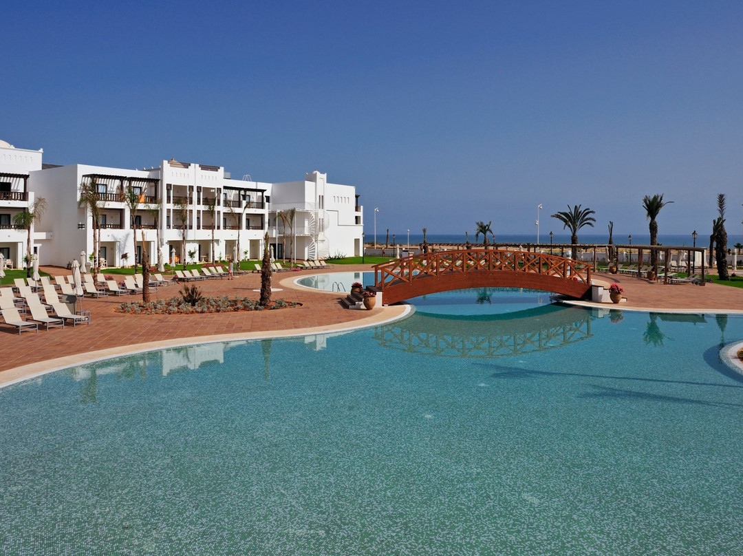 伊波罗之星度假酒店主图