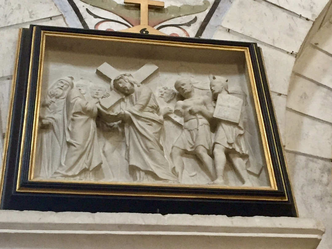 Eglise Notre-Dame-Neuville de Poitou必去景点