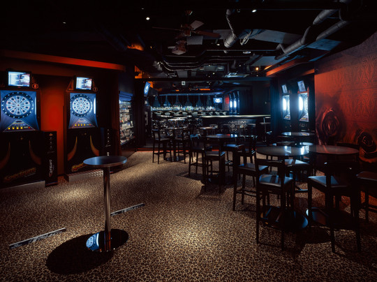 ダイニングダーツバーBee 栄店