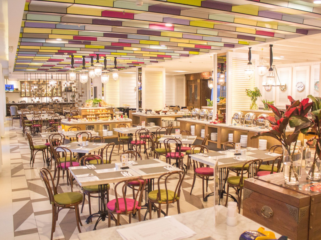 Djoeragan Resto & Lounge