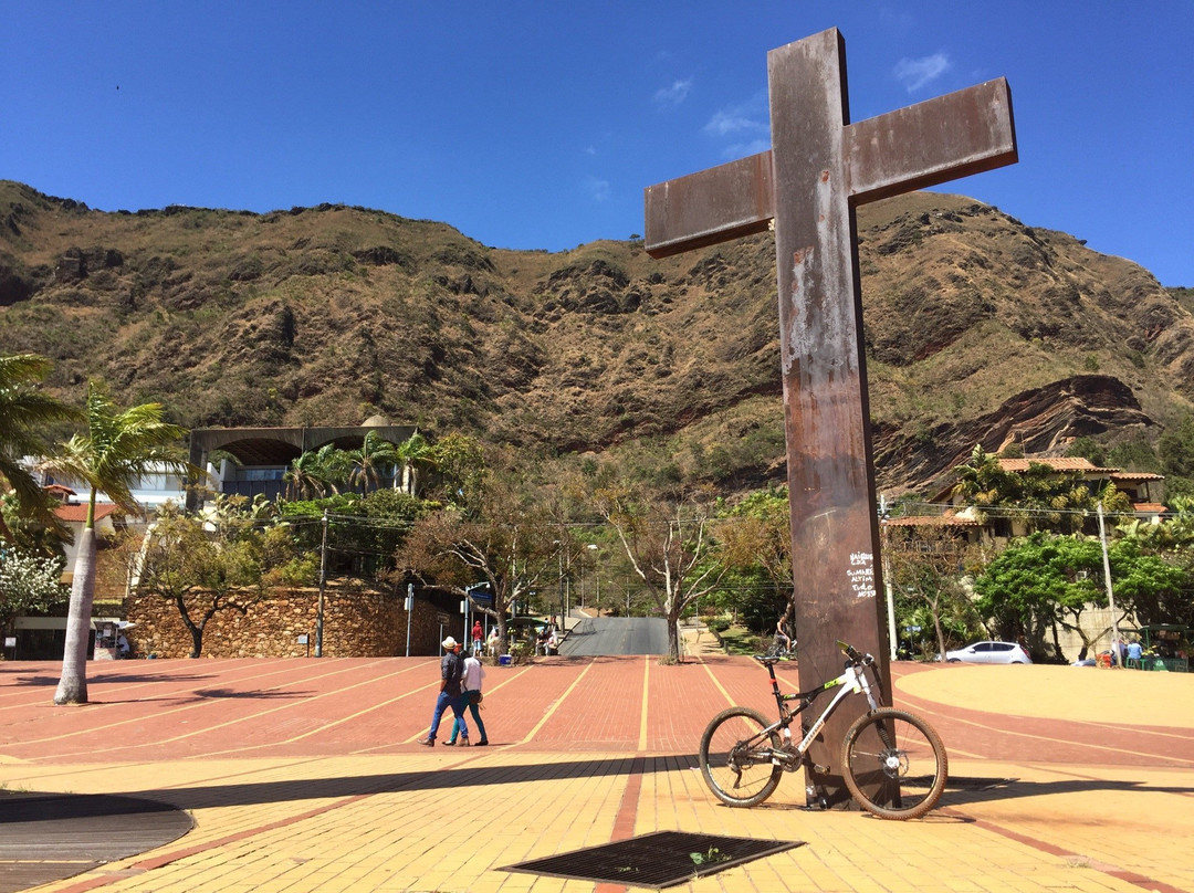 Praca Israel Pinheiro-贝洛哈里桑塔必去景点