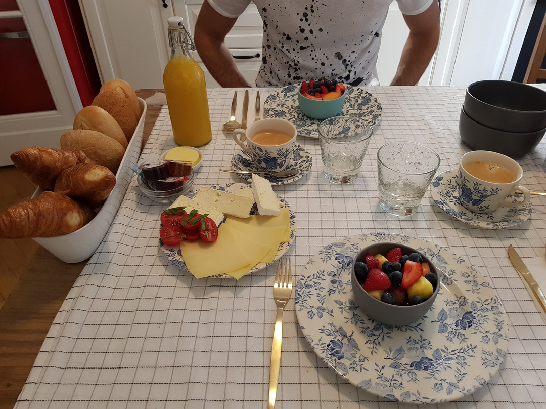 Arthur and James主图