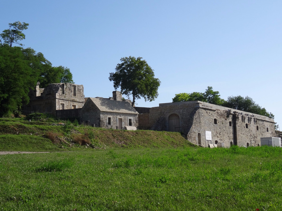 Abbaye de Saint-Vivant-Curtil-Vergy必去景点