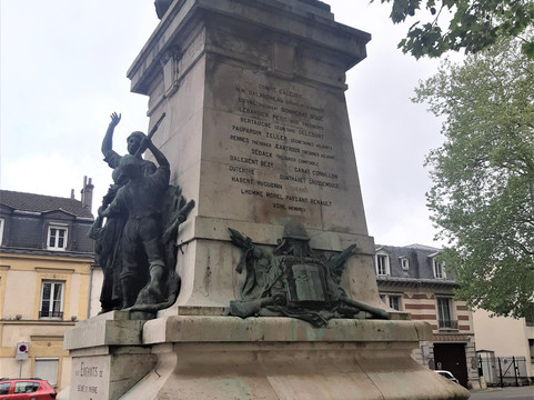 Monument aux Enfants de la Seine et Marne