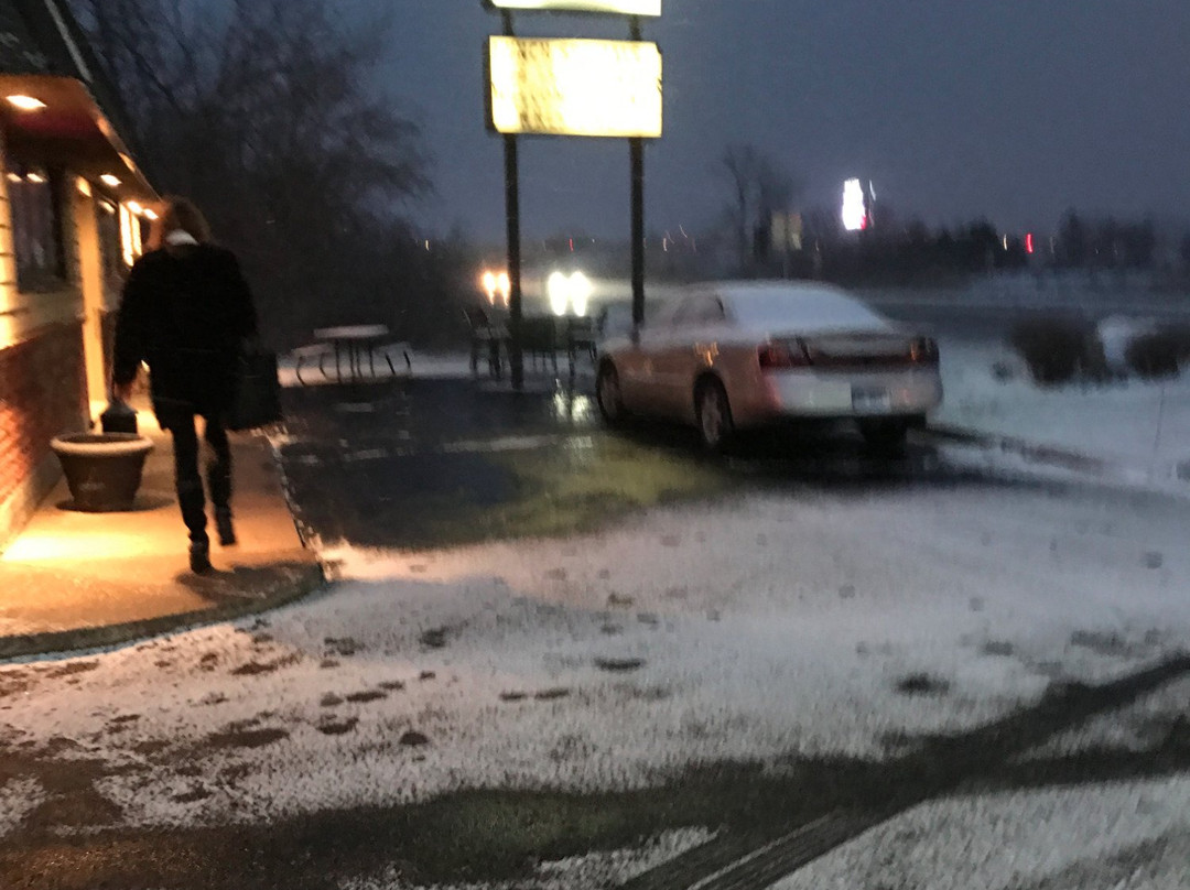 Hoops Sports & Spirits-奥本山必去景点