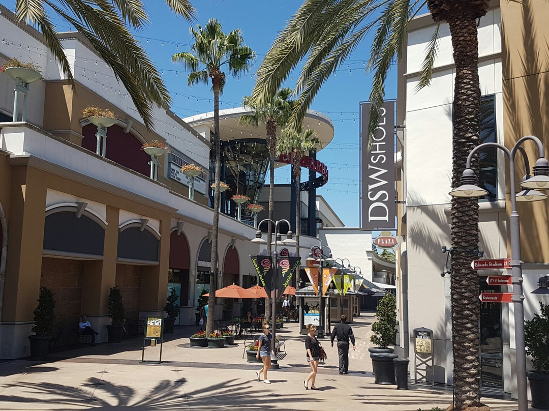 Metro Pointe at South Coast-科斯塔梅沙必去景点