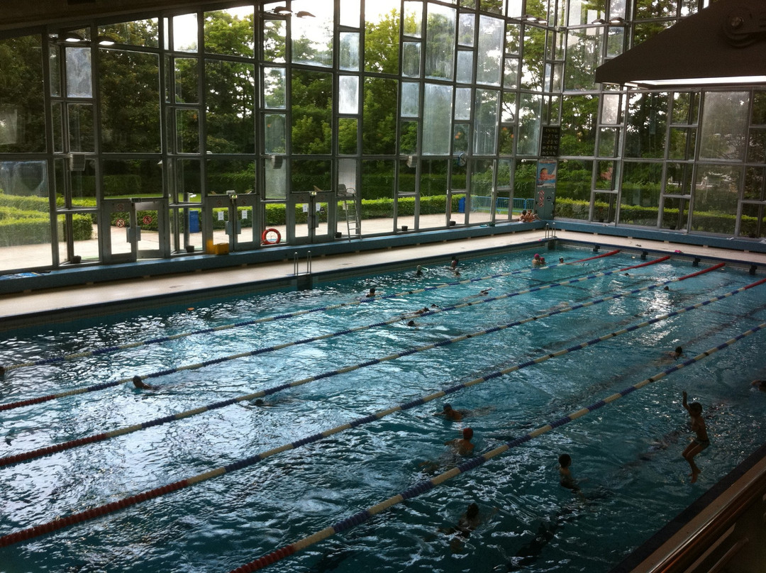 Piscine de Longchamp-于克勒必去景点