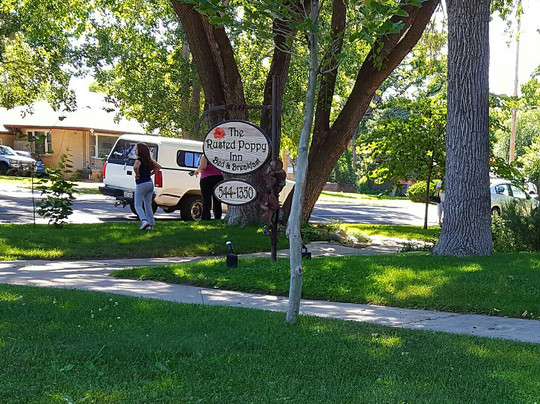 Rusted Poppy Inn主图