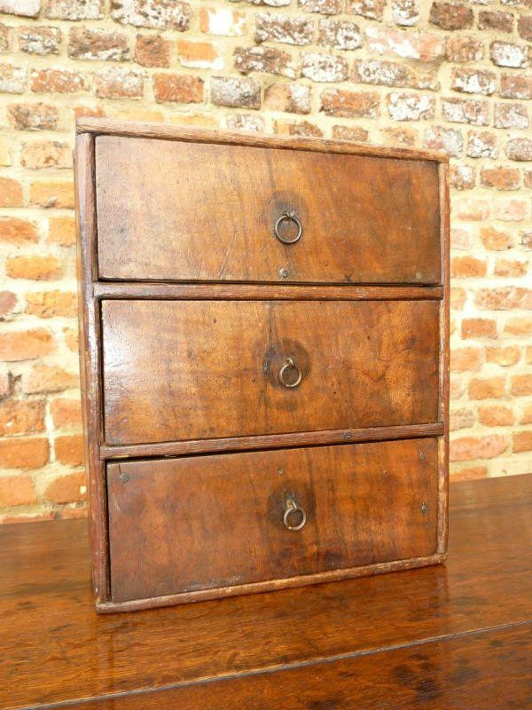 Holt Antique Furniture景点图片