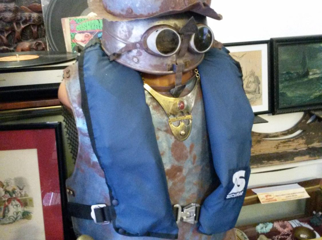 Tomis Antiques景点图片