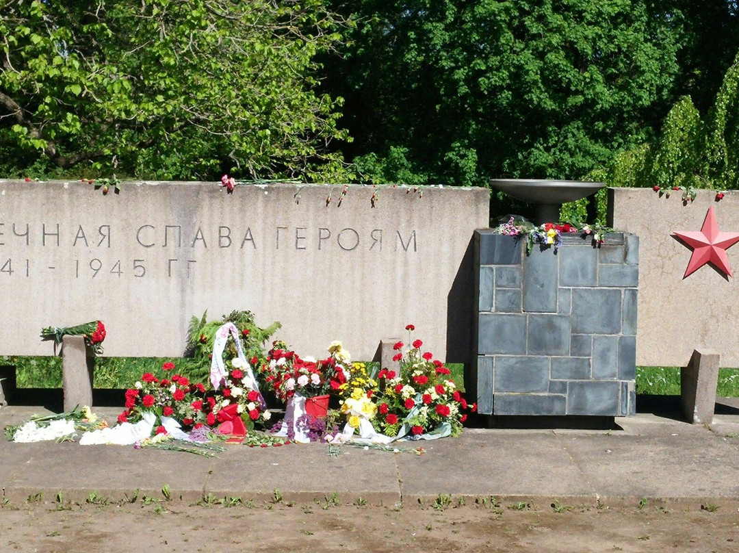 Soviet Army Cemetery-魏玛必去景点