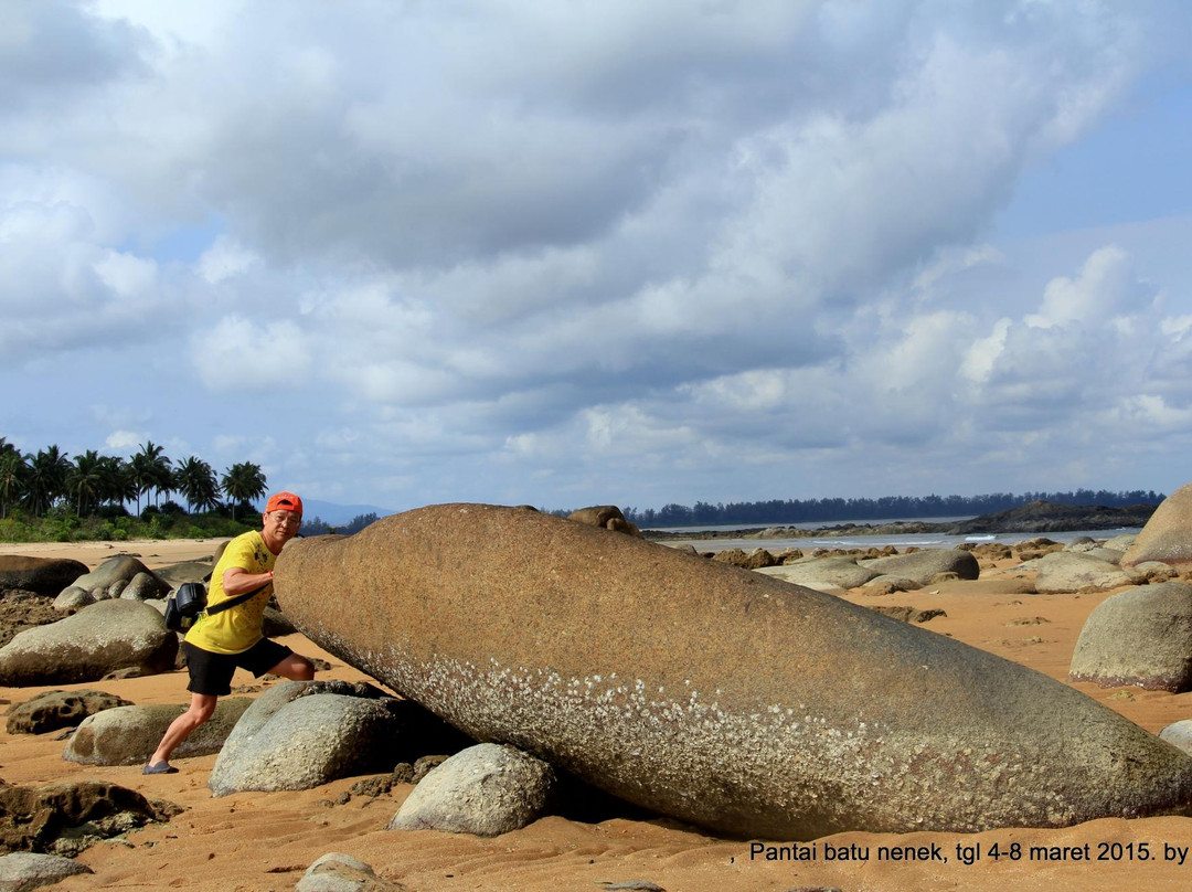 Batu Nenek Beach-Sambas必去景点