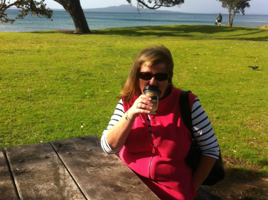 Browns Bay Beach景点图片