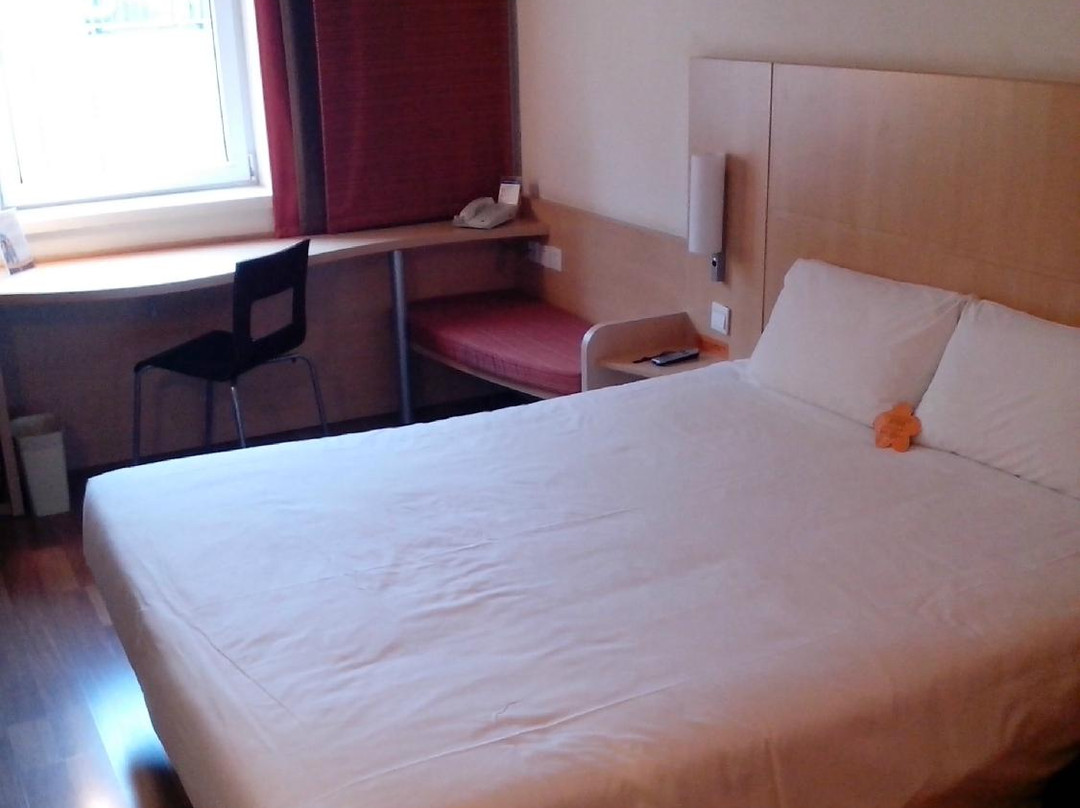 宜必思大连中山广场酒店主图