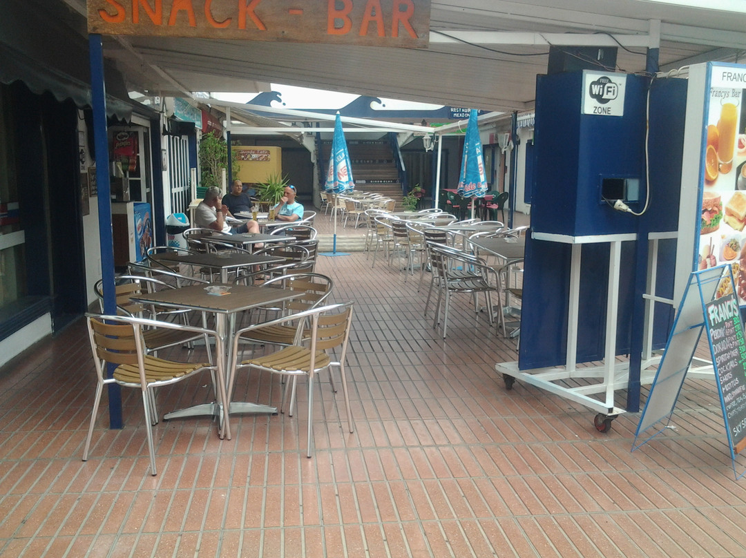 Francy's Bar景点图片