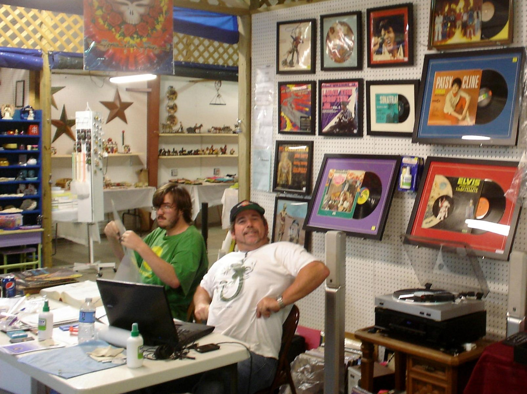 Flea Traders Paradise Flea Market-塞维尔维尔必去景点