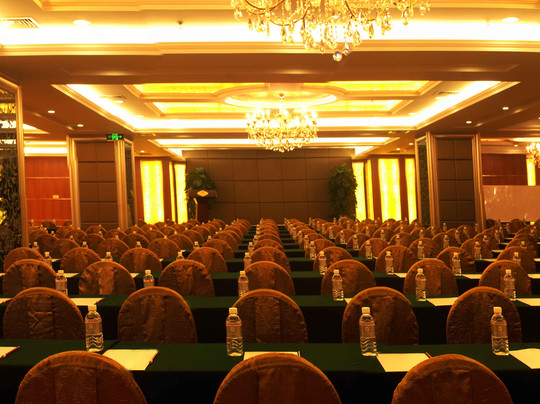 新西亚大酒店主图