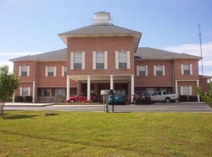 Collins Inn & Suites-官方