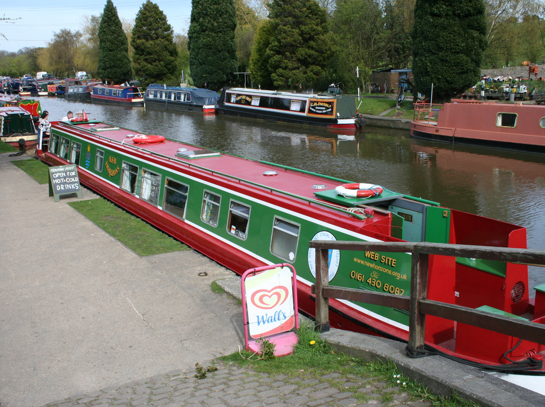 New Horizons Canal Boat景点图片