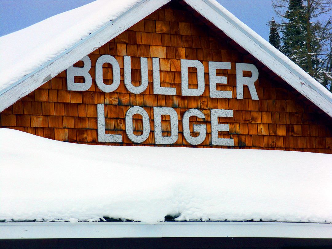 Boulder Lodge On Ghost Lake