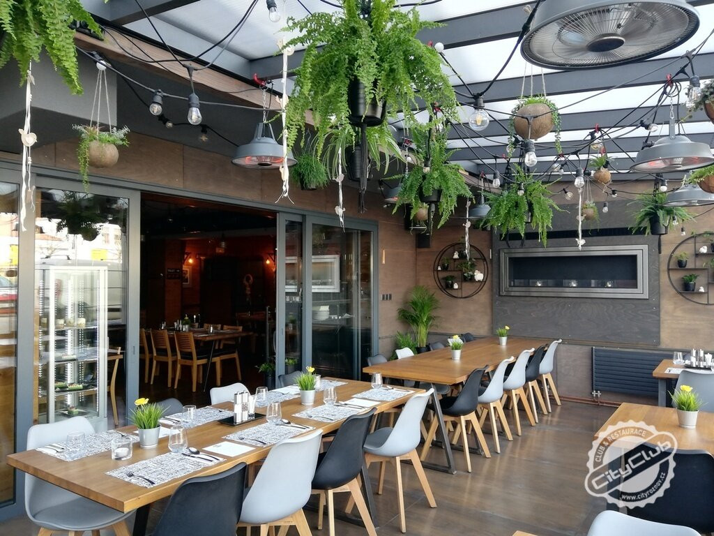 Roznov pod Radhostem餐馆和美食-CityClub Restaurant and Bowling