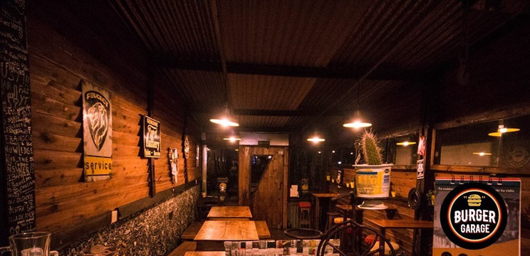 Longchamps餐馆和美食-Burger Garage