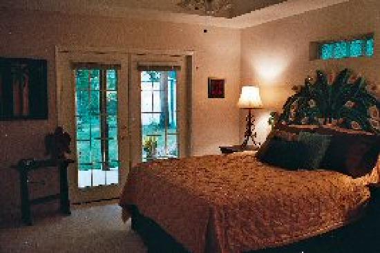 Plum Pond Bed & Breakfast of East Texas-客卧