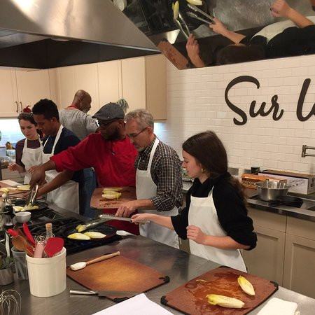 Sur La Table Cooking Class-伯明翰必去景点