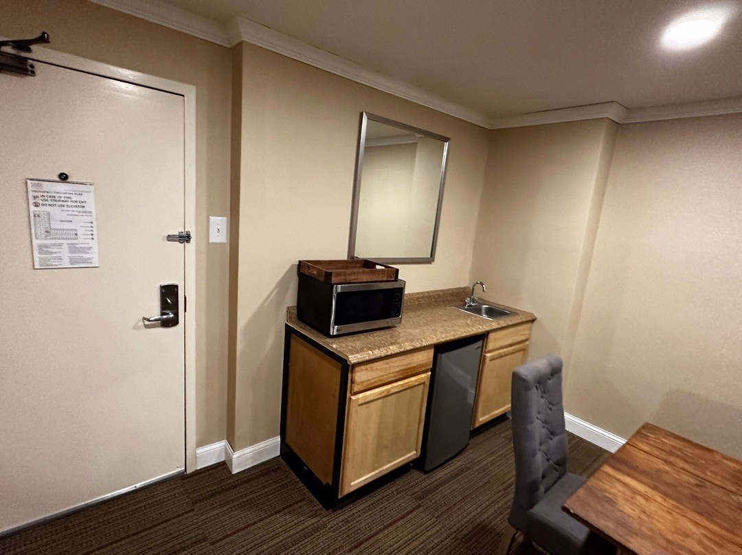 堪萨斯城机场福朋喜来登酒店主图