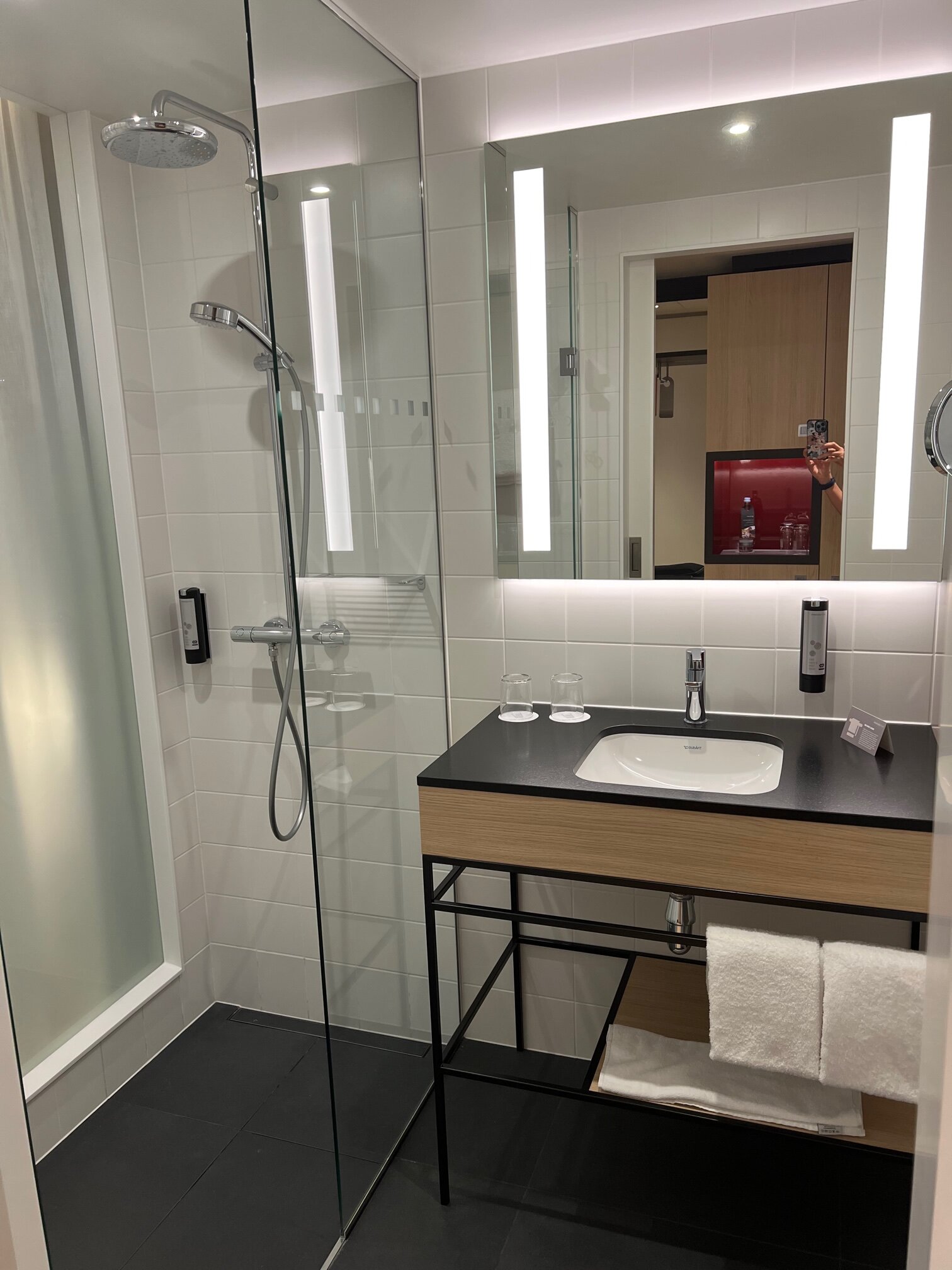 IntercityHotel Berlin Airport BER Terminal 1-浴室