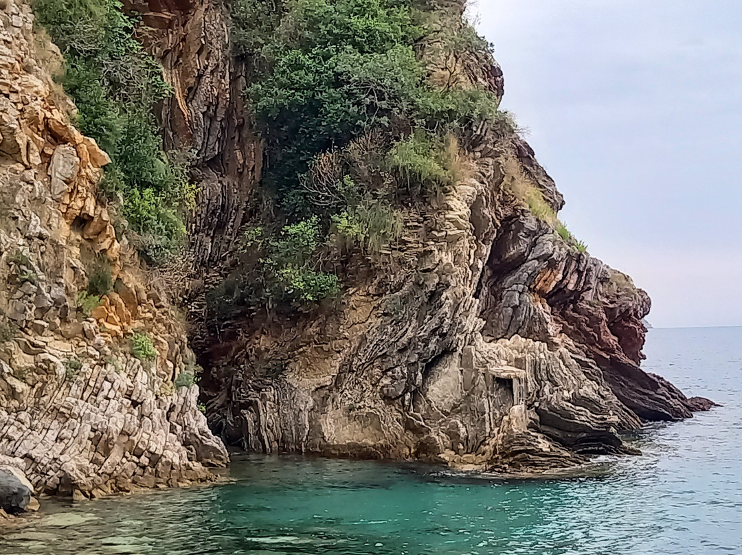 Layered Rocks of Rafailovici景点图片