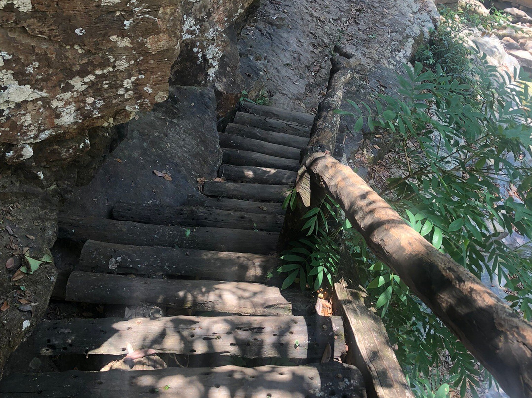 Raizama Waterfall景点图片