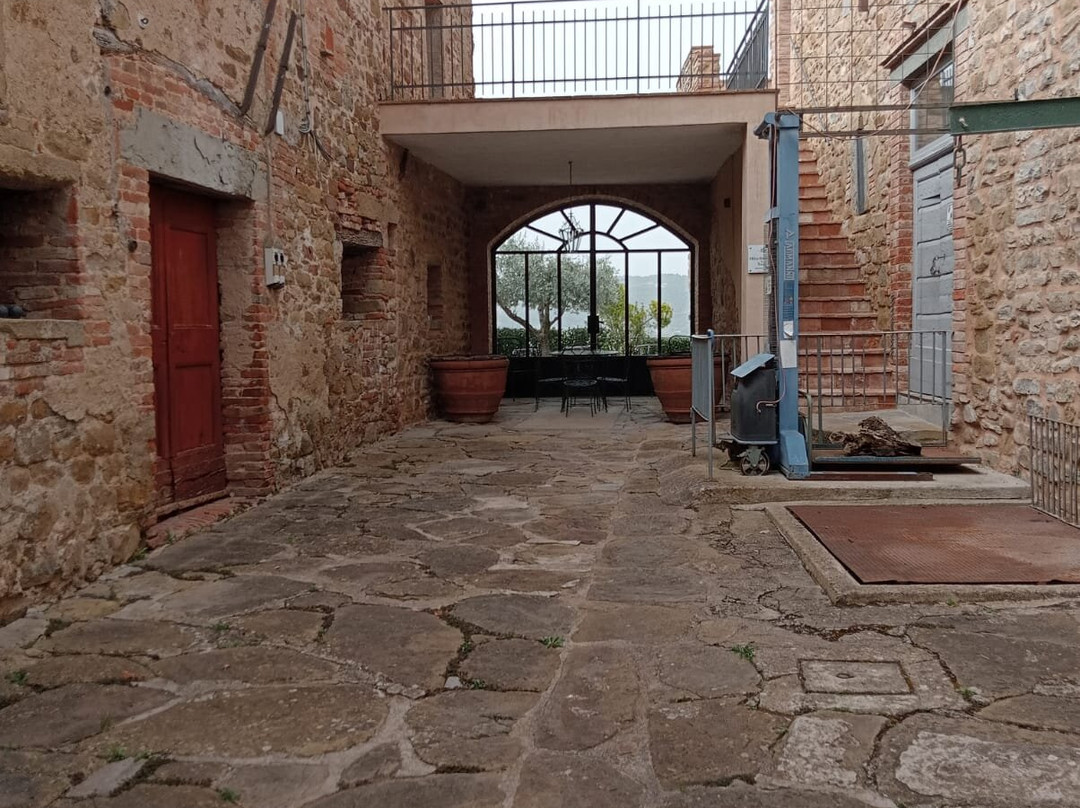 Fattoria Luca Palombaro-Monte del Lago必去景点