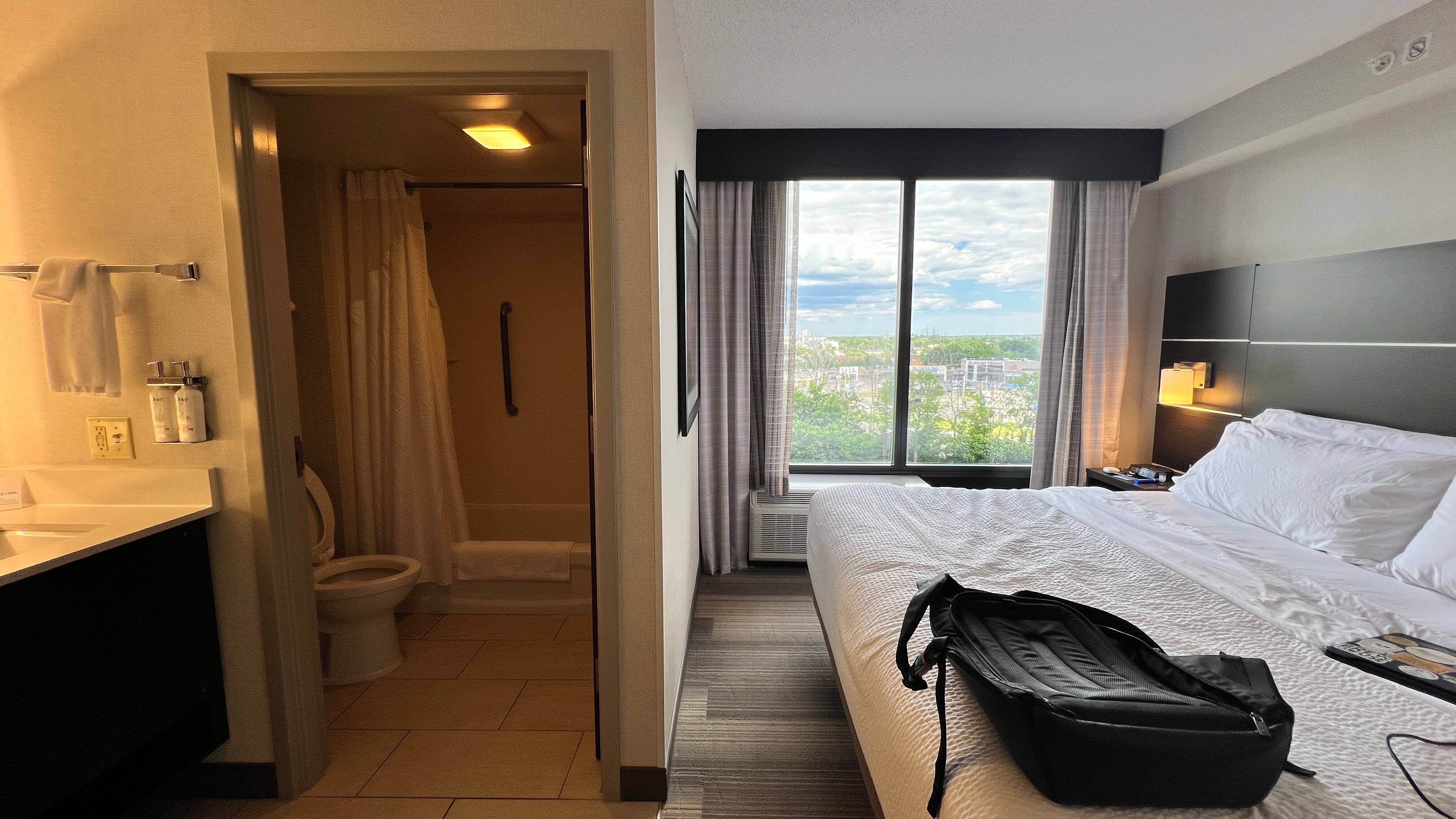 Holiday Inn Express & Suites South Portland, an IHG hotel-浴室