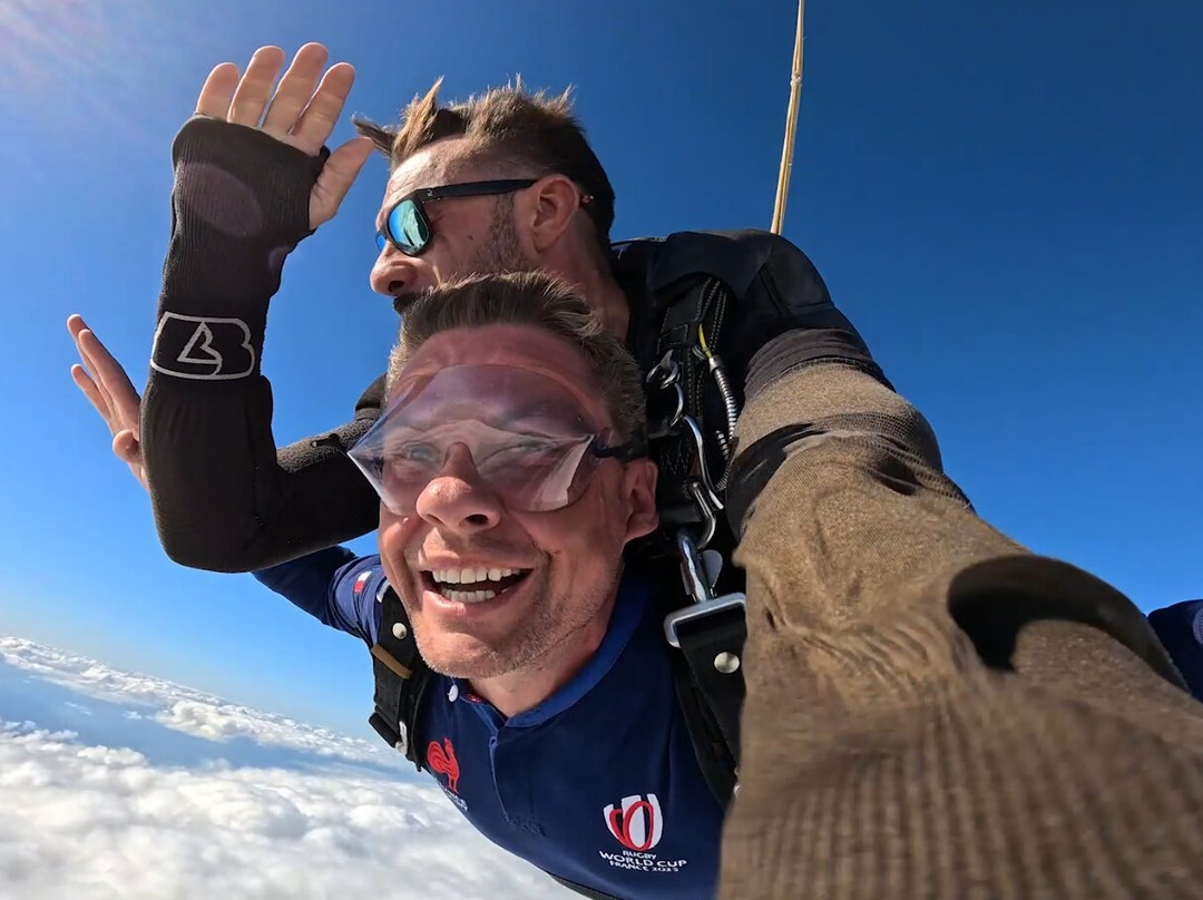 Vertical T'air Parachutisme-拉泰斯特德比克必去景点