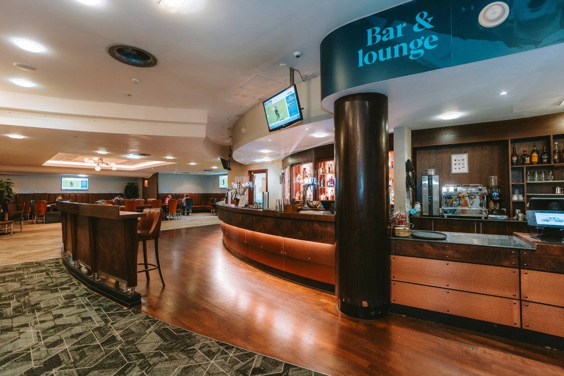 博尔顿体育场酒店, 丽笙精选成员-餐饮