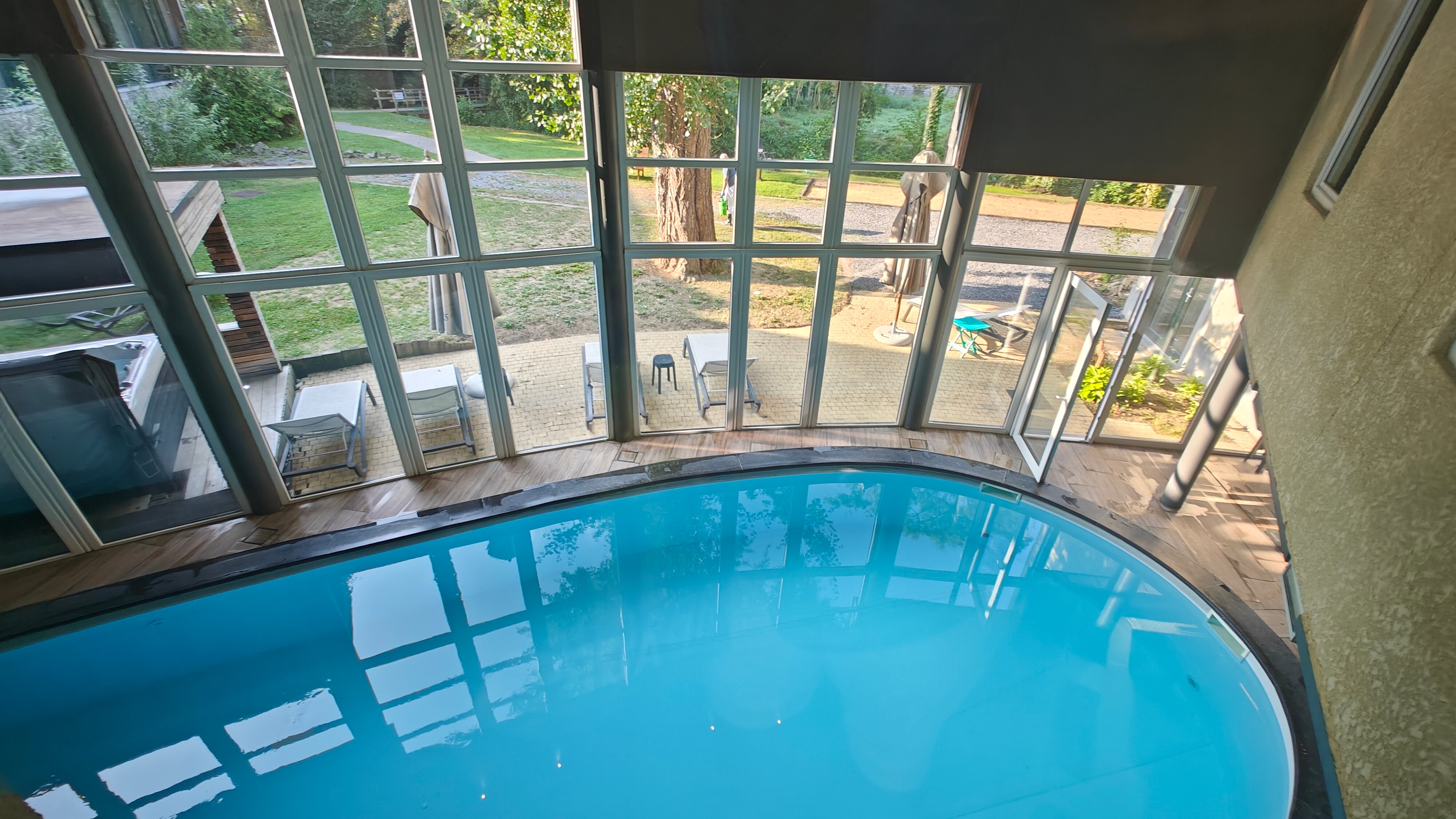 Hotel Les Jardins De La Molignée-泳池