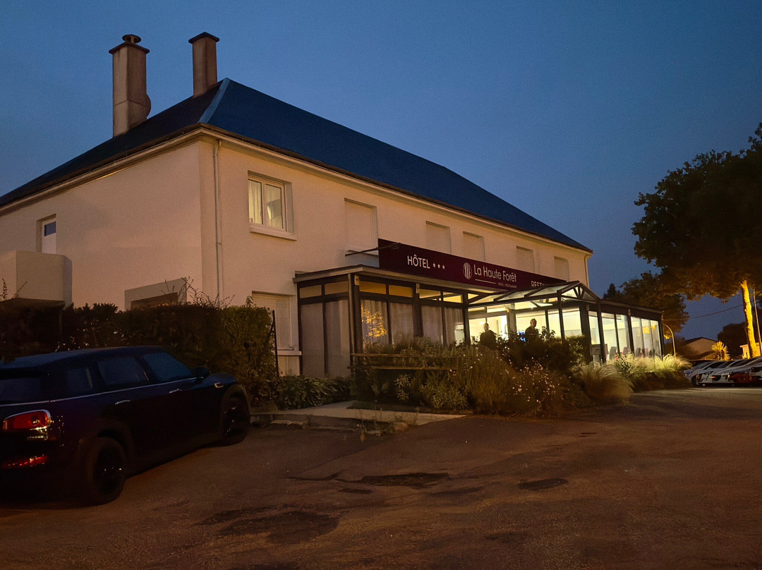 Logis Hôtel Restaurant La Haute Forêt主图
