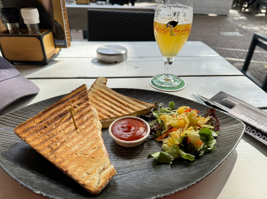 Hotel et le Cafe de Paris主图